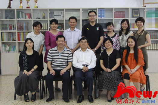 张国骥为华文教育校长研习班学员解读“大学与大学文化”(图4)