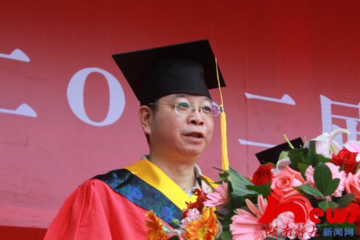 学校隆重举行毕业典礼深情送别２０１２届毕业生(图6)